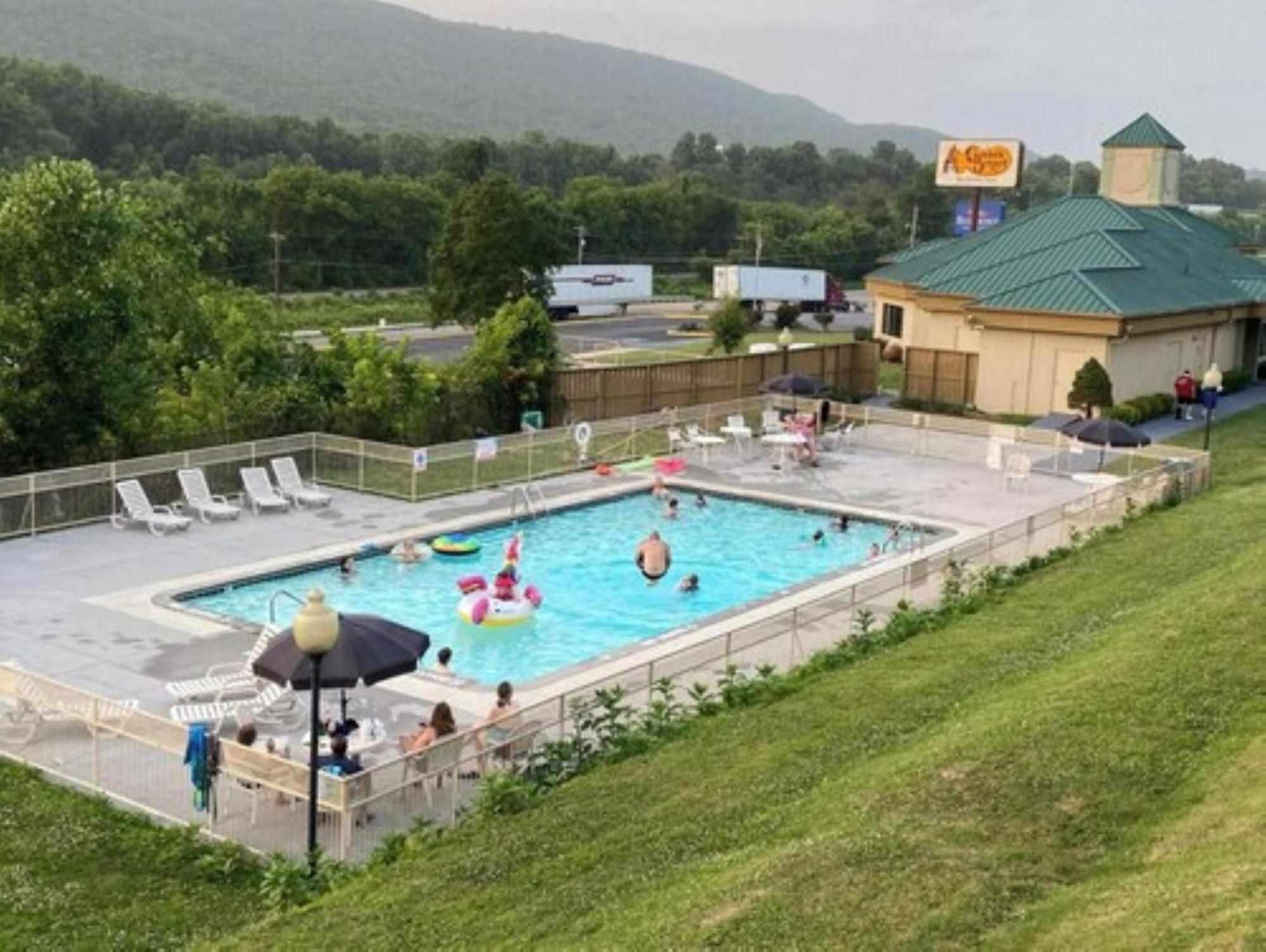 Oyo Hotel Harriman Near I-40 מראה חיצוני תמונה